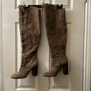 Brand New without tags. Never worn. Size 8 1/2.